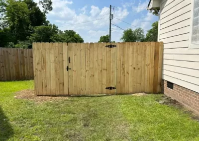 Wood-Fence-Installation-Service8